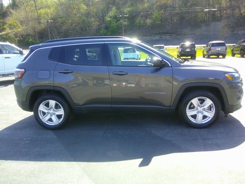 Used 2022 Jeep Compass Latitude FWD image 5