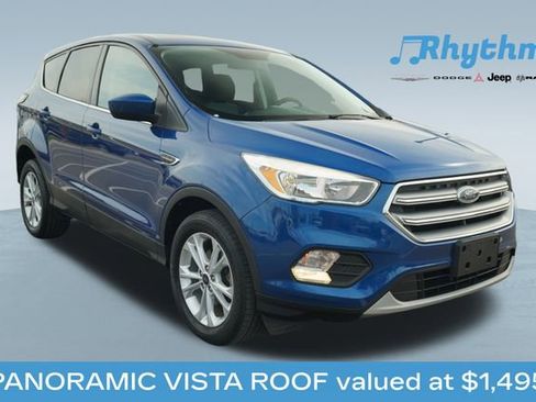 Used 2017 Ford Escape SE w/ SE Cold Weather Package image 1