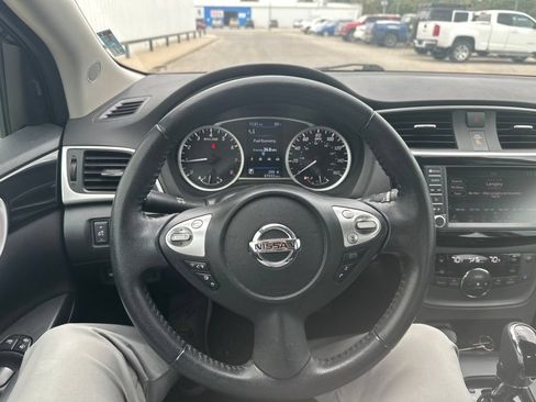 Used 2019 Nissan Sentra SV w/ Special Edition Package FWD image 10