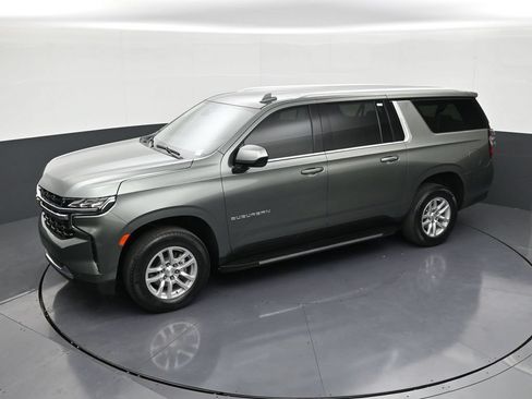 Used 2023 Chevrolet Suburban LS RWD image 12