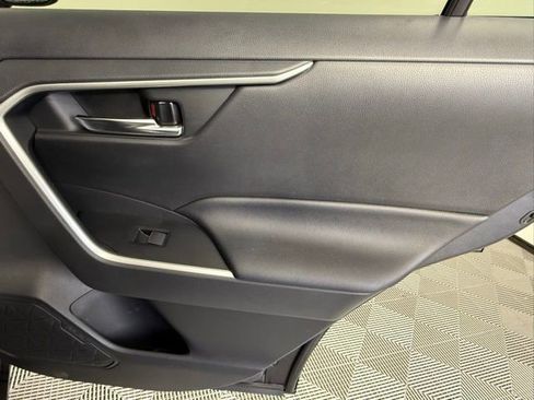 Used 2019 Toyota RAV4 XLE Premium image 39