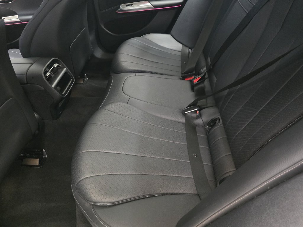 Used 2025 Mercedes-Benz E 350 Sedan image 14