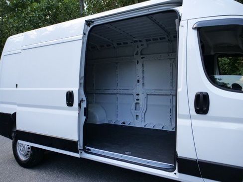 Used 2024 RAM ProMaster 2500 FWD image 11