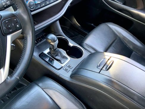 Used 2016 Toyota Highlander XLE image 15