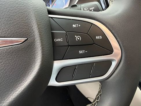 Used 2022 Chrysler Voyager LX FWD image 27