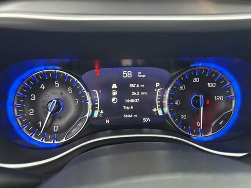 Used 2025 Chrysler Pacifica Select image 15