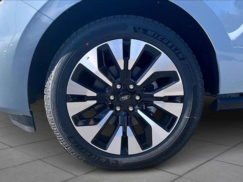 New 2025 Ford Expedition Max Platinum w/ Driver's Package image 12