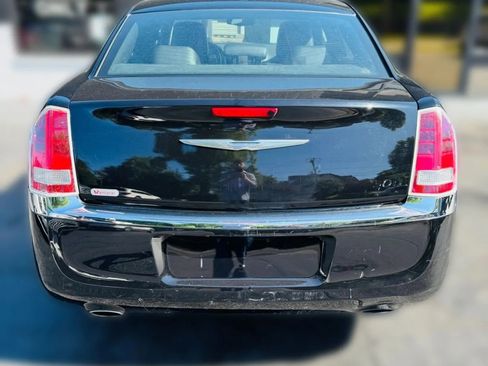 Used 2014 Chrysler 300 RWD image 4