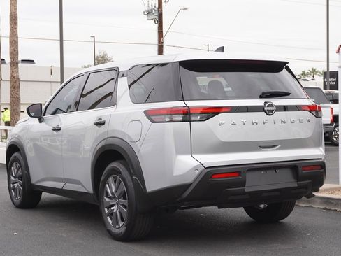 Used 2025 Nissan Pathfinder S image 3