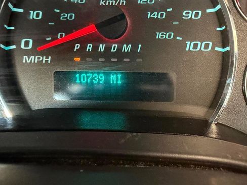 Used 2024 Chevrolet Express 2500 w/ Driver Convenience Package RWD image 14