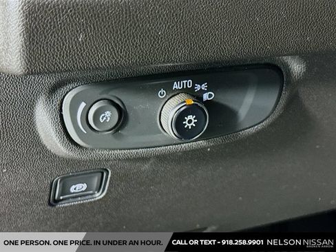 Used 2022 GMC Terrain SLE w/ Driver Convenience Package FWD image 10