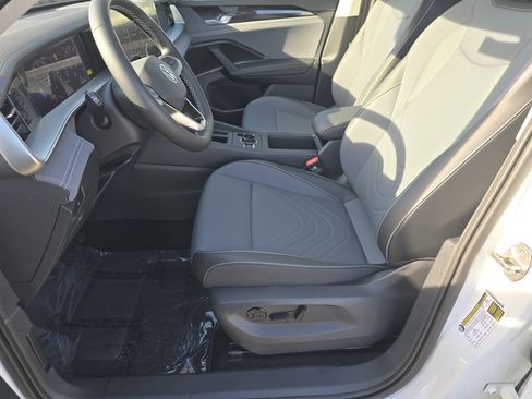 New 2026 Volkswagen Tiguan SE image 19