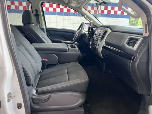 Used 2018 Nissan Titan SV AWD/4WD image 21