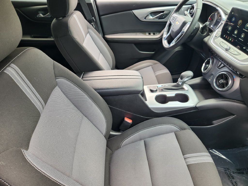 Used 2025 Chevrolet Blazer LT FWD image 14