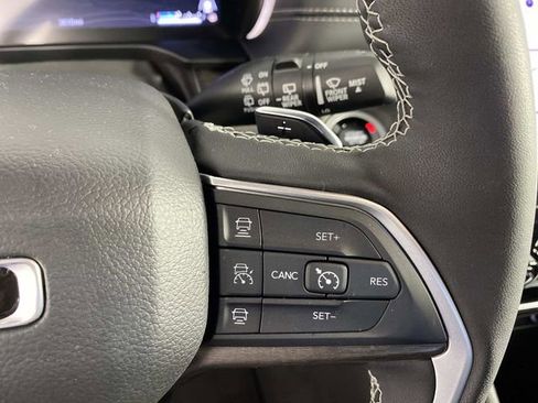 Used 2025 Jeep Grand Cherokee Limited AWD/4WD image 16