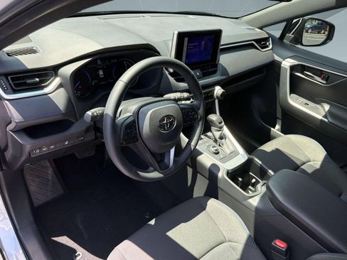 Used 2025 Toyota RAV4 SE w/ Convenience Package AWD/4WD image 4