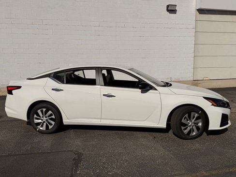 Used 2025 Nissan Altima 2.5 S FWD image 27