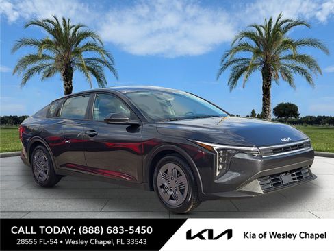 Certified 2025 Kia K4 LX image 1