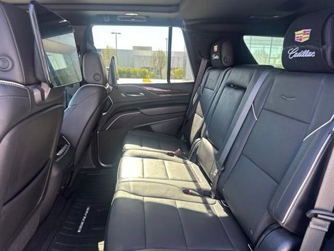 Used 2021 Cadillac Escalade Premium Luxury w/ LPO, Illumination Package AWD/4WD image 10