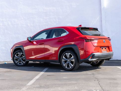 Used 2022 Lexus UX 250h w/ Accessory Package (Z1) AWD/4WD image 5