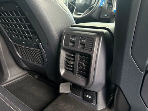 Used 2025 Ford Bronco Badlands image 27