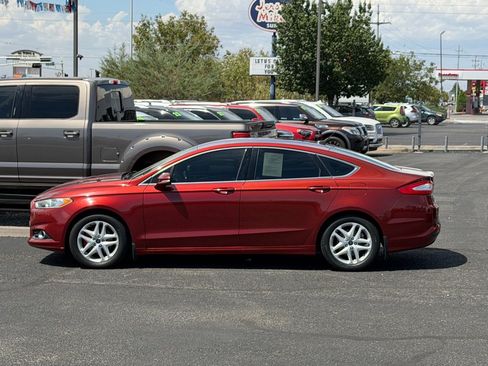 Used 2014 Ford Fusion SE w/ Equipment Group 202A FWD image 2