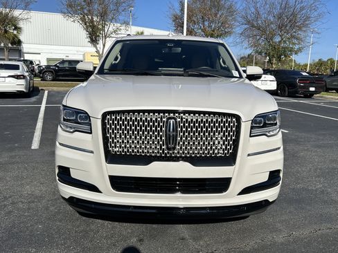 Used 2024 Lincoln Navigator Reserve image 10