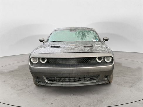 Used 2016 Dodge Challenger SXT image 5