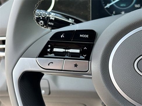 New 2025 Hyundai Elantra SEL image 17