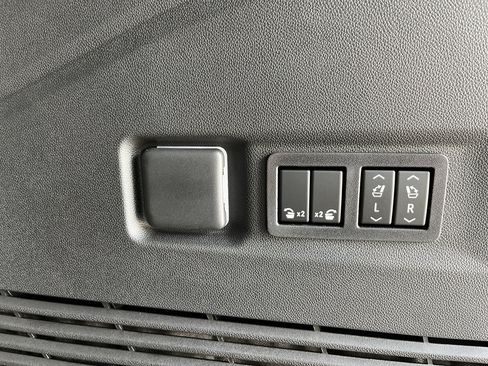 New 2026 Chevrolet Suburban High Country AWD/4WD image 11