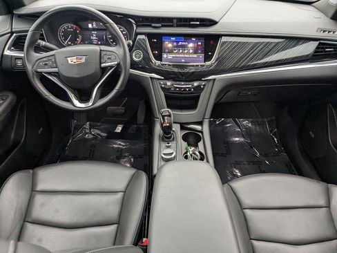 Used 2025 Cadillac XT6 Premium Luxury image 18