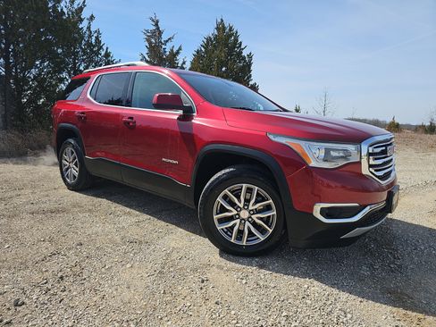 Used 2019 GMC Acadia SLE image 2