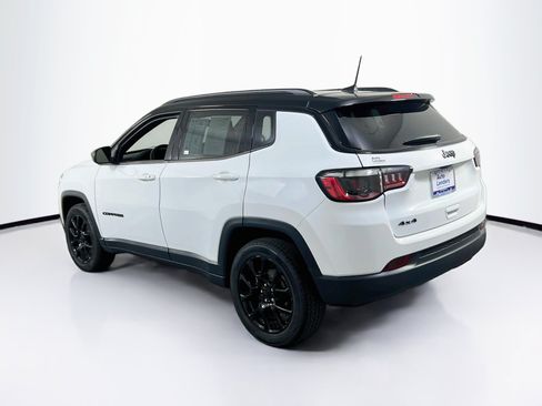 Used 2022 Jeep Compass Latitude w/ Sun and Sound Group AWD/4WD image 7