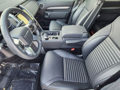 Certified 2025 Land Rover Discovery Dynamic SE image 14