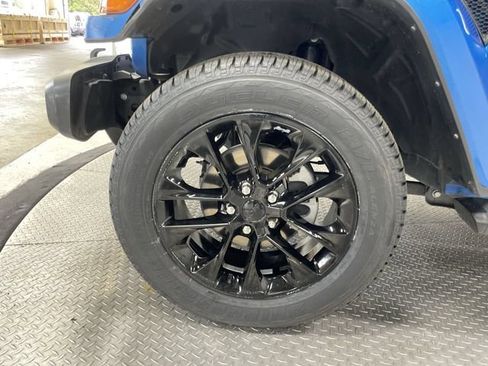 Used 2021 Jeep Wrangler Unlimited Sahara w/ Cold Weather Group AWD/4WD image 12