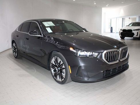 New 2026 BMW 530i RWD image 8