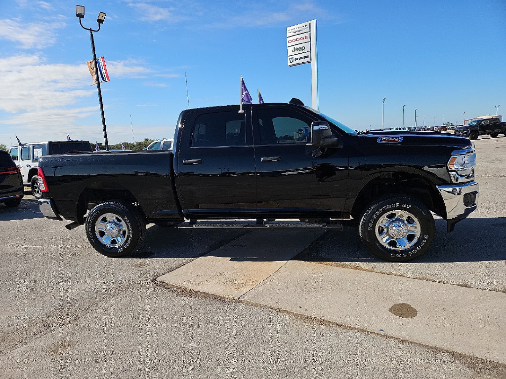 Used 2024 RAM 2500 Tradesman w/ Chrome Appearance Group AWD/4WD image 9
