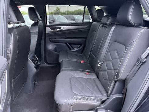 Used 2024 Volkswagen Atlas Cross Sport SE FWD image 22