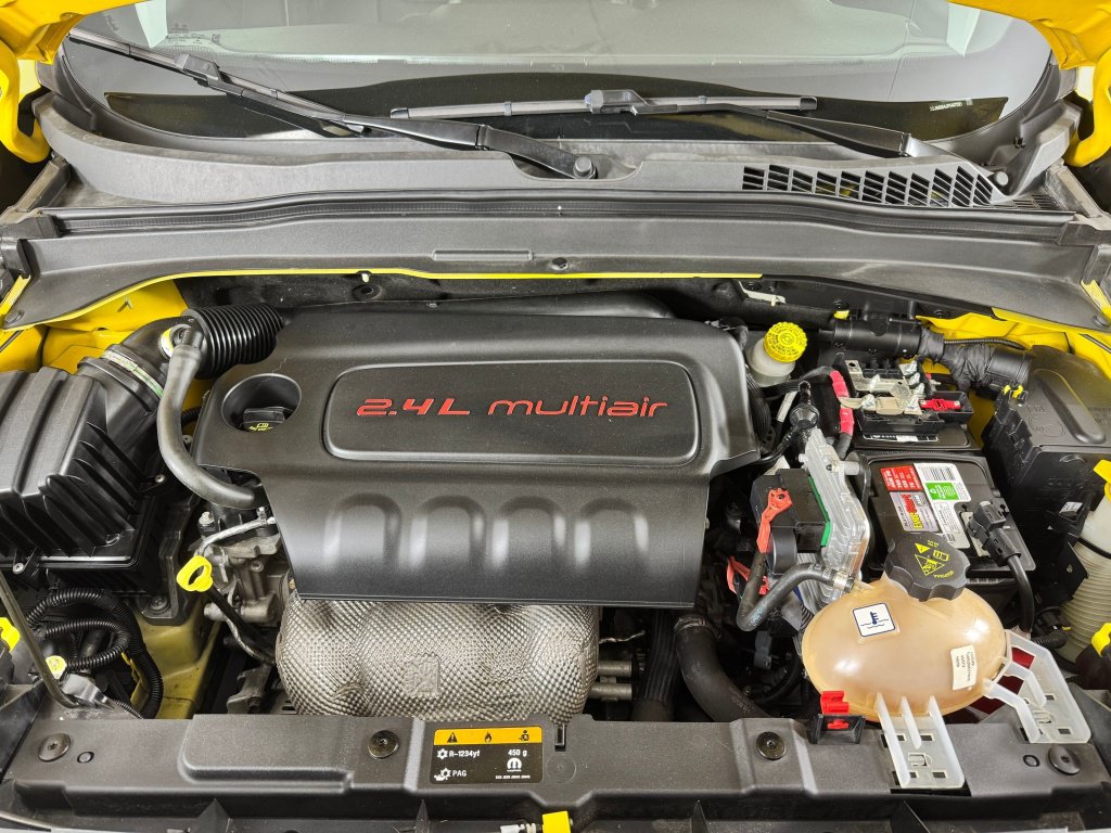 Used 2018 Jeep Renegade Latitude w/ Cold Weather Group AWD/4WD image 12