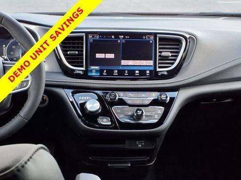 New 2026 Chrysler Pacifica Select image 7