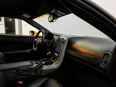 Used 2006 Chevrolet Corvette Coupe w/ Preferred Equipment Group image 14