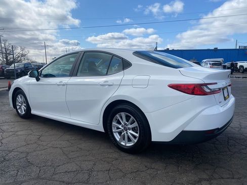 Used 2025 Toyota Camry LE image 5