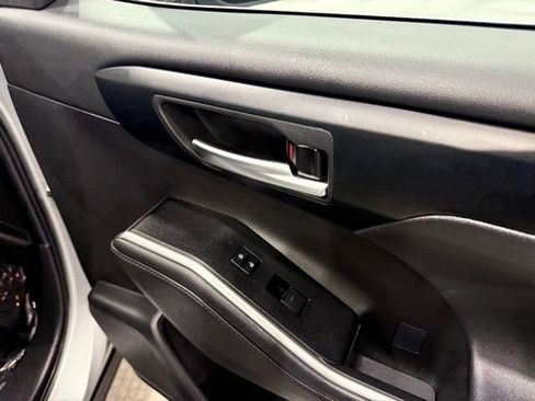 Used 2025 Toyota Highlander Platinum image 23