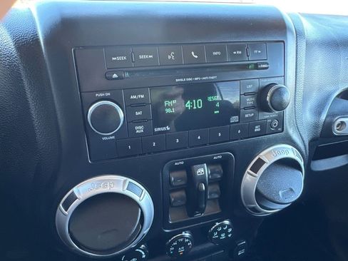 Used 2012 Jeep Wrangler Unlimited Rubicon w/ Connectivity Group image 27