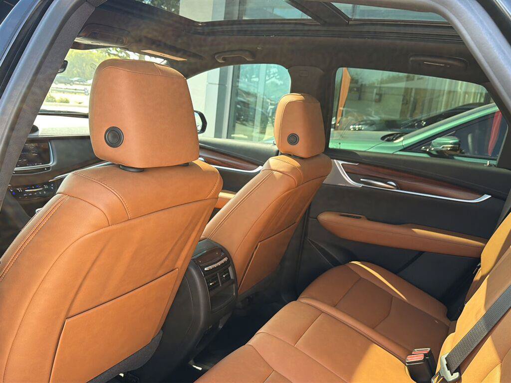 Used 2024 Cadillac XT5 Premium Luxury w/ Technology Package FWD image 10