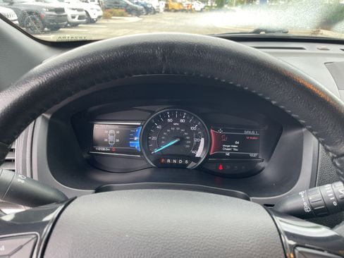 Used 2018 Ford Explorer XLT w/ Equipment Group 202A AWD/4WD image 20