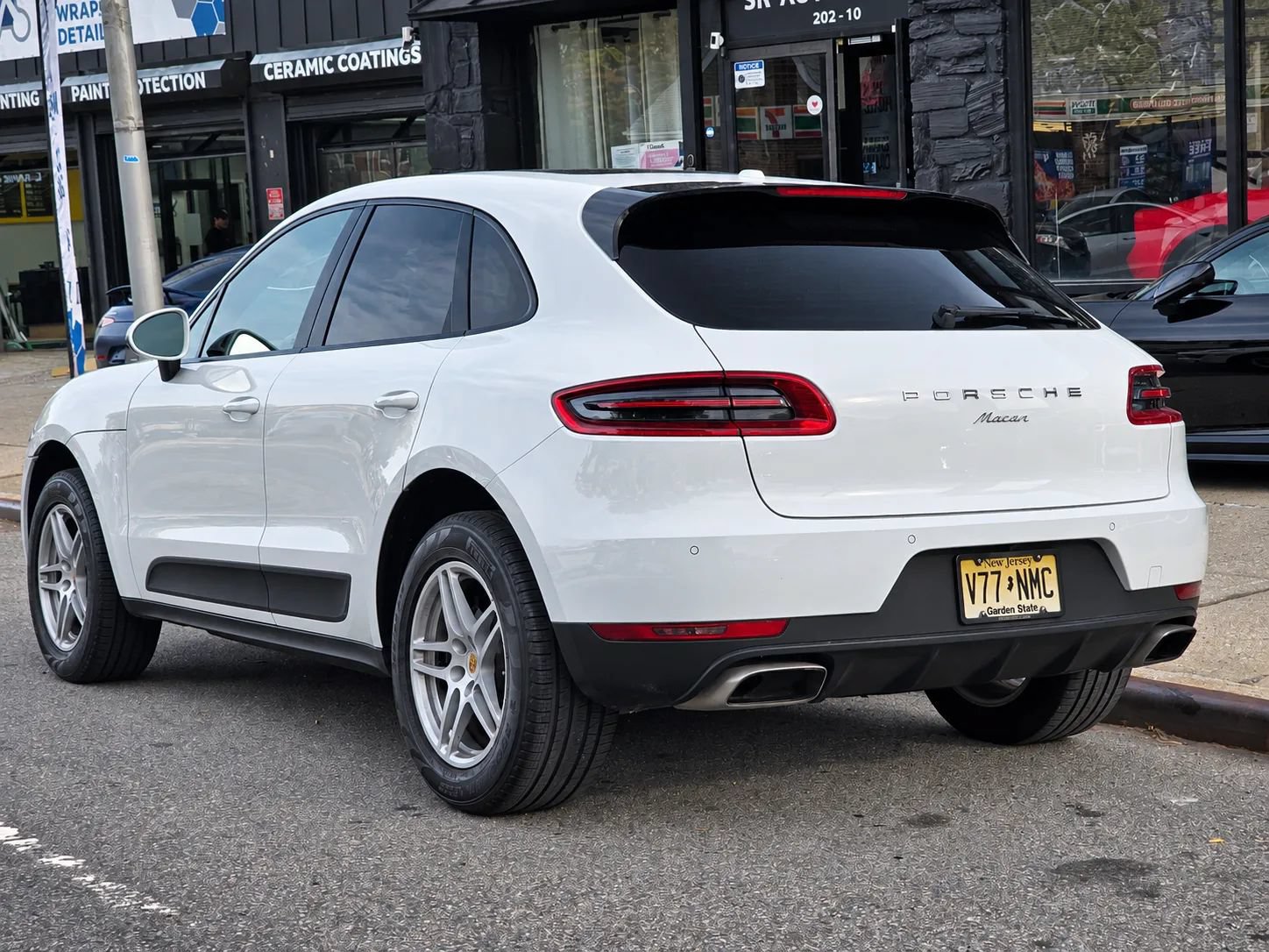 Used 2017 Porsche Macan AWD/4WD image 9