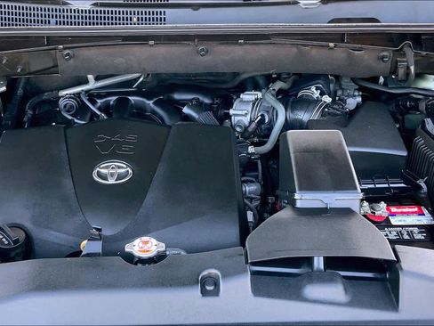 Used 2018 Toyota Highlander XLE image 30