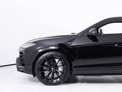 Used 2022 Lamborghini Urus image 12