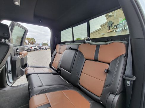 Used 2020 Chevrolet Silverado 3500 High Country image 38